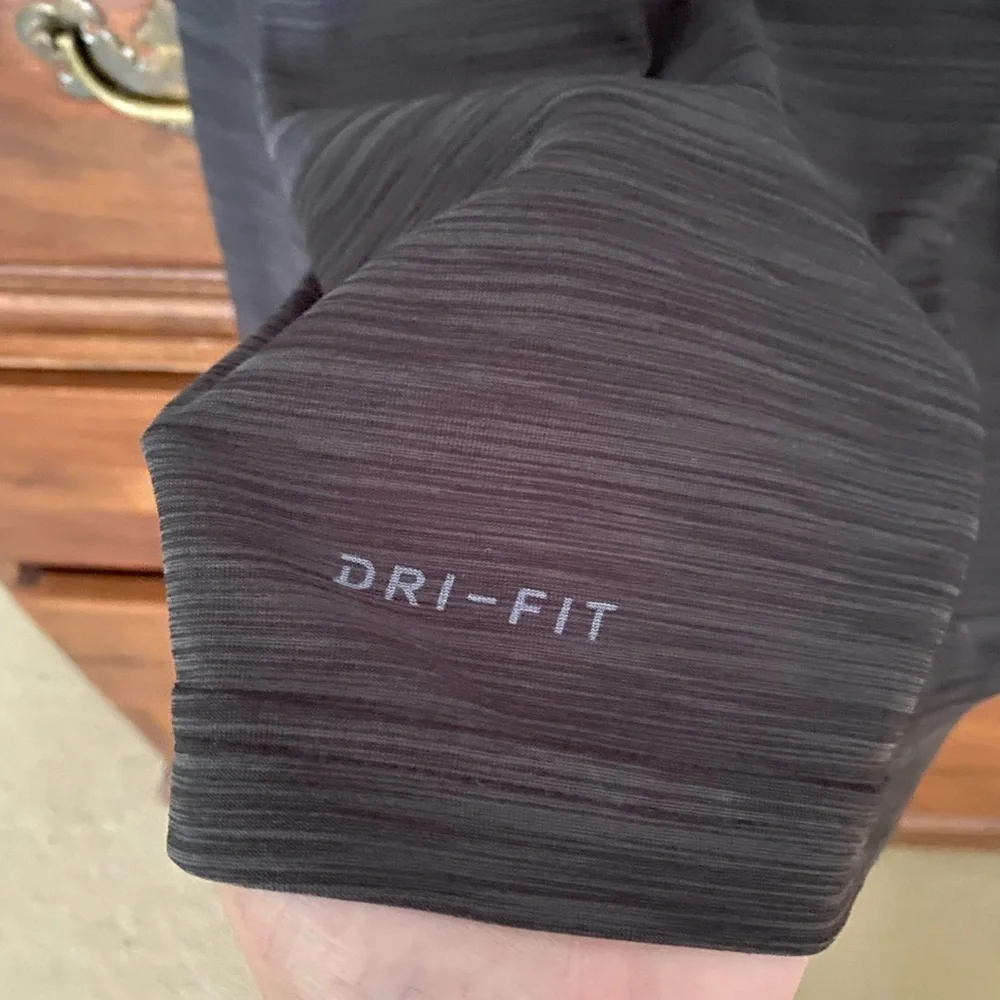 {nike} Dri FIT 1/2 zip Pullover - Picture 4 of 7